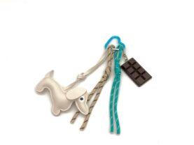 Brelok „Jamnik” Biały